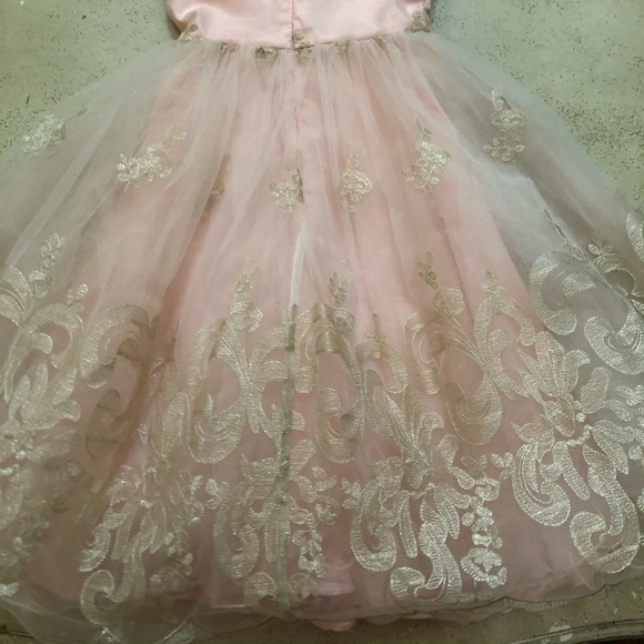 Chi Chi London Women’s Petal Pink Lace Midi Dress - Picture 13 of 14